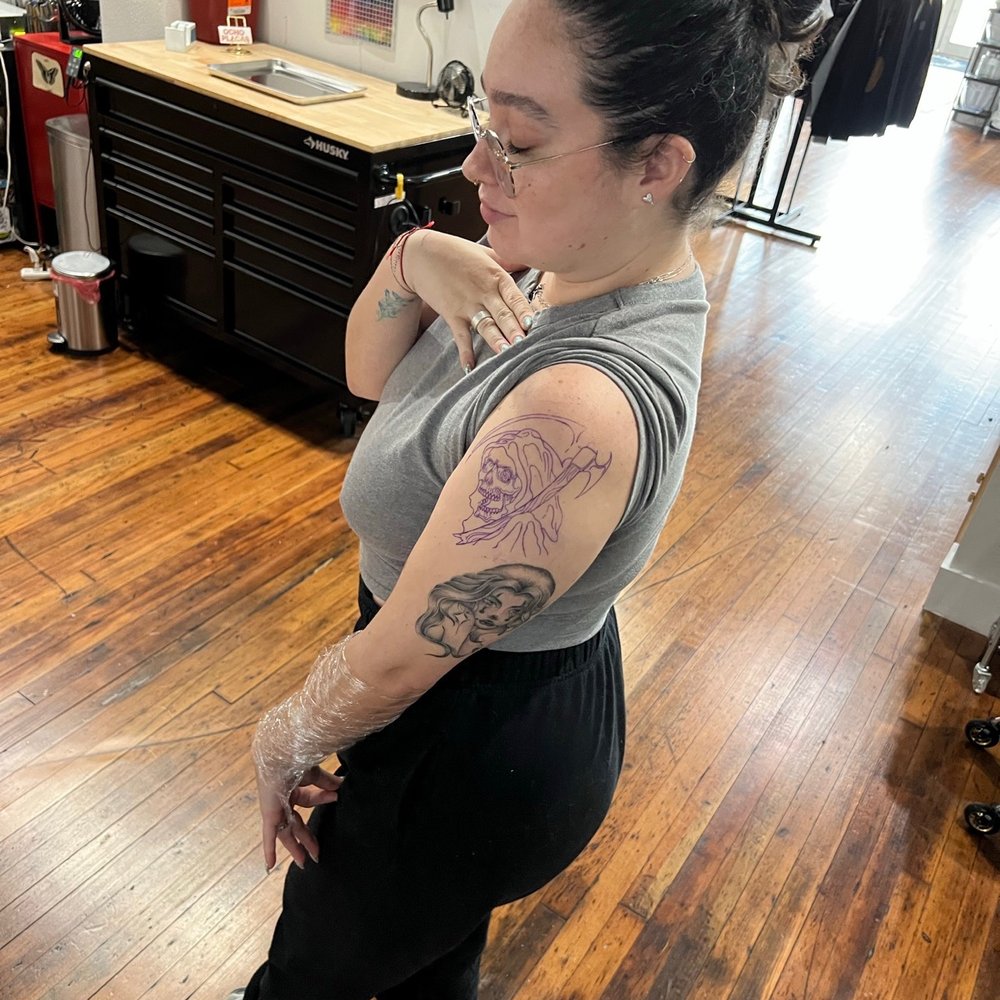 Ocho Placas Tattoos - Tattoo Near Me - Miami, Florida