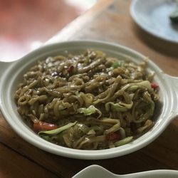 Beegee's Lomi - Busog sa sarappp!!!