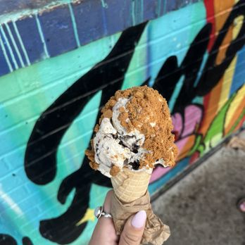 Amy's Ice Creams - Oreo Ice Cream w/ Biscoff Topping - Ice Cream & Frozen Yogurt Near Me - Austin, Texas Amy's Ice Creams - Oreo Ice Cream w/ Biscoff Topping - Ice Cream & Frozen Yogurt Near Me - Austin, Texas