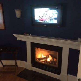 AWOL Kennebunkport - Fire place gives a nice cozy touch to the room ! - Hotels Near Me - Kennebunkport, Maine AWOL Kennebunkport - Fire place gives a nice cozy touch to the room ! - Hotels Near Me - Kennebunkport, Maine