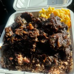 Oxtails rice & Mac