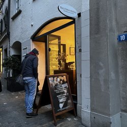 Max Chocolatier - Front