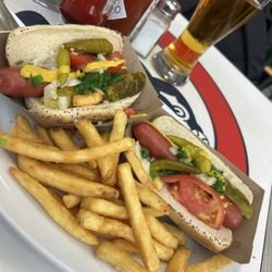 Chicago Style Hot Dogs - Chicago dog set