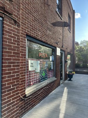 Rubinos Pizza by null