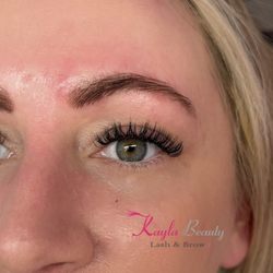 Kayla Beauty Lash & Brows  - Eyebrow tint + wispy lashes