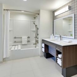 Guest room bath