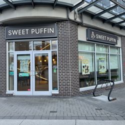 Sweet Puffin - Front of dessert shop~
