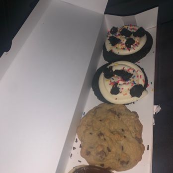 Crumbl - Covington - chocolate cupcake, chocolate chip cookie, oreo birthday cake - Bakeries Near Me - Covington, Washington Crumbl - Covington - chocolate cupcake, chocolate chip cookie, oreo birthday cake - Bakeries Near Me - Covington, Washington