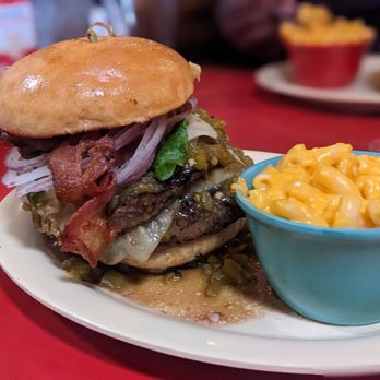 Joshua Tree Saloon - Hatch chili burger with bacon and mac and cheese - Dive Bars Near Me - Joshua Tree, California Joshua Tree Saloon - Hatch chili burger with bacon and mac and cheese - Dive Bars Near Me - Joshua Tree, California