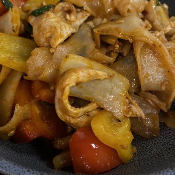 Kin Long Beach - Drunken Noodle with chicken - Thai Near Me - Long Beach, California