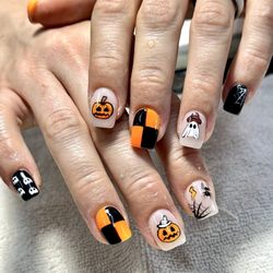 Happy nails