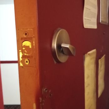 Adirondack Efficiencies - Deadbolt inoperable - Hotels Near Me - Watertown, New York