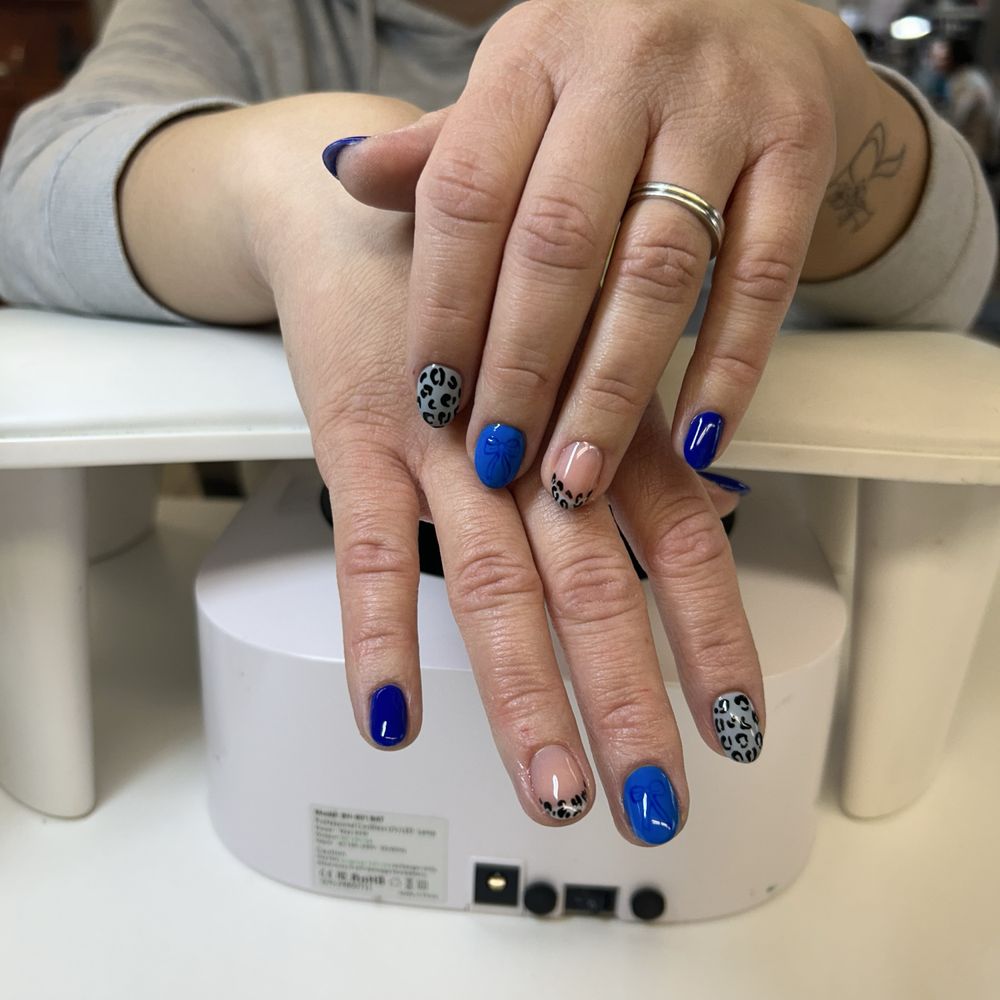 Mad Nails Logo