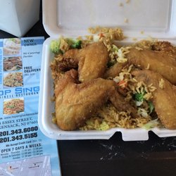 Hop Sing - Fried chicken wings with vegetables fried rice!! Not cheap on their ingredient at all!! Mushroom and bamboo shoots makes it so delicious!!