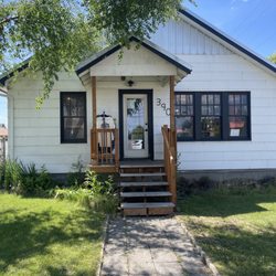 The Gypsy Barn Boutique - Front of store
