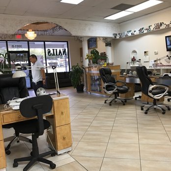 VIP Nails - Tan helping customers - Nail Salons Near Me - Dalton, Georgia VIP Nails - Tan helping customers - Nail Salons Near Me - Dalton, Georgia