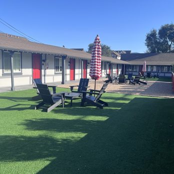 Viking Inn - Outdoor seating and fire pit - Hotels Near Me - Solvang, California Viking Inn - Outdoor seating and fire pit - Hotels Near Me - Solvang, California
