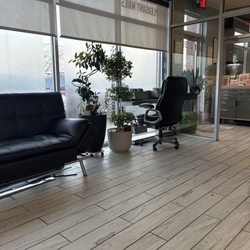 Pleasant Nails and Spa - Entrance and waiting