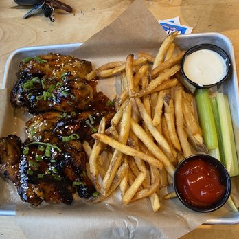 Twin Peaks - Wings /sweet Thai chili - Sports Bars Near Me - Davie, Florida Twin Peaks - Wings /sweet Thai chili - Sports Bars Near Me - Davie, Florida
