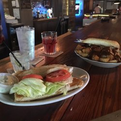 Holley's Restaurant & Lounge