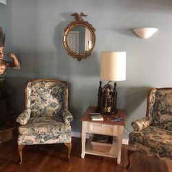Waterstone Inn - Chairs on First Floor