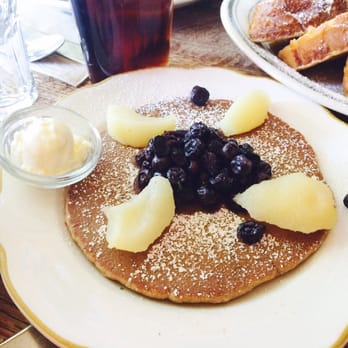 La Note - Pancake with blueberries and pears - French Near Me - Berkeley, California