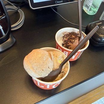 Salt & Straw - Jack OLantern Pumpkin Bread & Cinnamon Snickerdoodle -- Chocolate Gooey Brownie - Ice Cream & Frozen Yogurt Near Me - Miami Beach, Florida