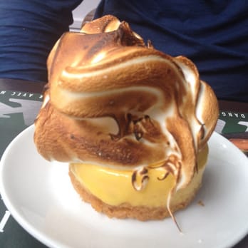 Le Saxe - Une belle tartelette citron meringuée "minute" OUI, la meringue est réalisée sous nos yeux. - Brasseries Near Me - Lyon, 69 Le Saxe - Une belle tartelette citron meringuée "minute" OUI, la meringue est réalisée sous nos yeux. - Brasseries Near Me - Lyon, 69