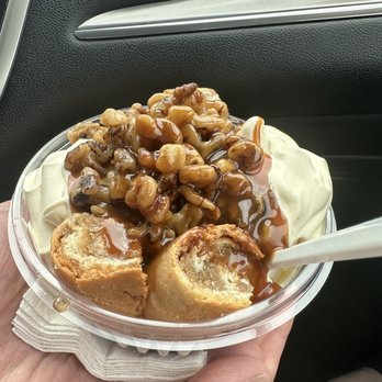 The Scoop - Nut roll sundae - Ice Cream & Frozen Yogurt Near Me - Pittsburgh, Pennsylvania The Scoop - Nut roll sundae - Ice Cream & Frozen Yogurt Near Me - Pittsburgh, Pennsylvania
