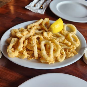 Gerry's Grill - Lukewarm Calamares, a bit chewy. ($19.00). - Filipino Near Me - Artesia, California