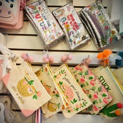 Initial Styles - Bags with pom poms and unicorns