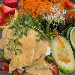 Honey's Bistro - Half Order Benedict