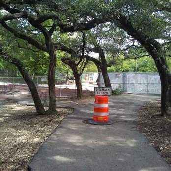Denman Estate park - Much of the walkways are closed due to draining the pond. Not sure when it's supposed to be functional again. - Parks Near Me - San Antonio, Texas