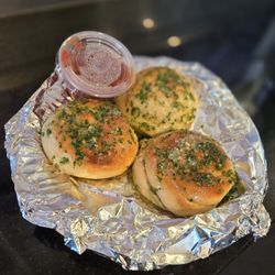 A Slice of New York - Garlic knots