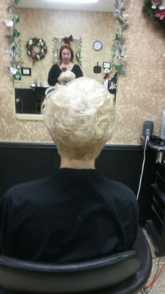 Sherry's Hair Stylers Logo
