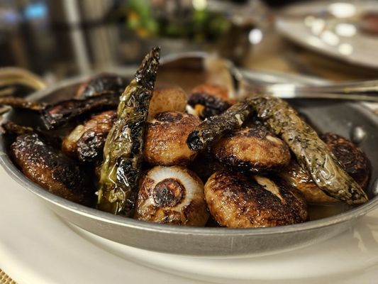 H&W Steakhouse by null