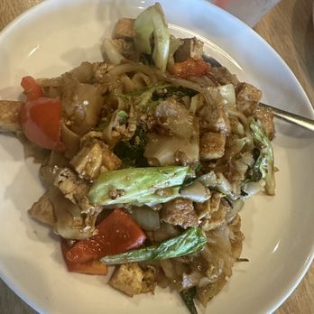 Vanda Orchid Thai Bistro - Drunken noodles ( w/ no green beans) - Thai Near Me - Dixon, California Vanda Orchid Thai Bistro - Drunken noodles ( w/ no green beans) - Thai Near Me - Dixon, California
