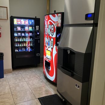 Holiday Inn Express Grants Pass - First floor ice/vending - Hotels Near Me - Grants Pass, Oregon