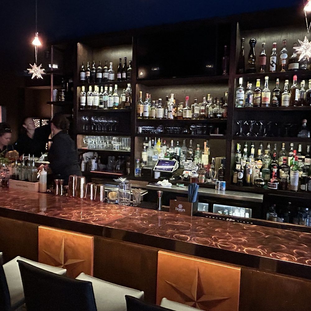 L'etoile Restaurant - French Near Me - Edgartown, Massachusetts