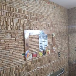 Full Moon Bar & Grill - This is ladies bathroom! Enjlot!
