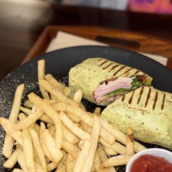 Balian Springs - Cranberry Turkey wrap with truffle fries 10/10 - Saunas Near Me - Alexandria, Virginia Balian Springs - Cranberry Turkey wrap with truffle fries 10/10 - Saunas Near Me - Alexandria, Virginia