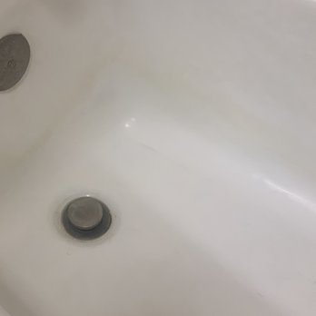Hampton Inn Canton - Tub had disgusting yellow ring around it - Hotels Near Me - Canton, Mississippi