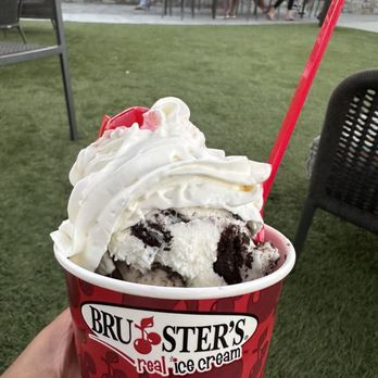 Bruster's Real Ice Cream - Reg Sundae - Desserts Near Me - Yorba Linda, California