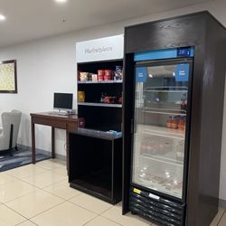 Comfort Suites University - Paltry offerings.
