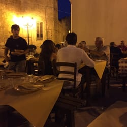Rua De li Travaj - Il Locale praticamente è in piazza all'aperto.