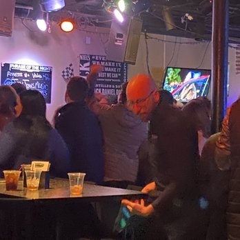 Brick House Dueling Piano Bar - People not wearing masks and overcrowded! - Piano Bars Near Me - Indianapolis, Indiana