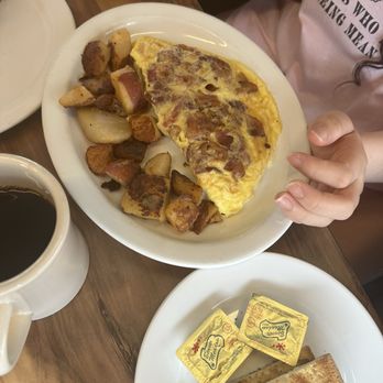 Honey's At Station 26 - Omelette - Breakfast & Brunch Near Me - Ocean View, Delaware
