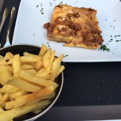 Munus - Lasagna and french fries