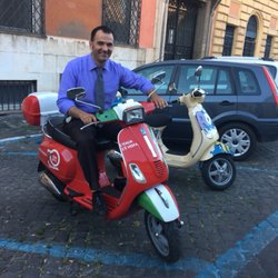 Bounty Limousine Roma - A funny moment with an Italian Vespa. Roma, Italy