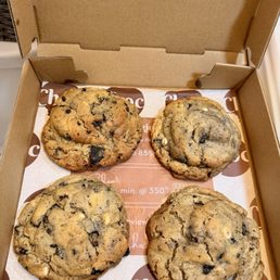 Four Cookies and Crème, my favorite! Four Cookies and Crème, my favorite!